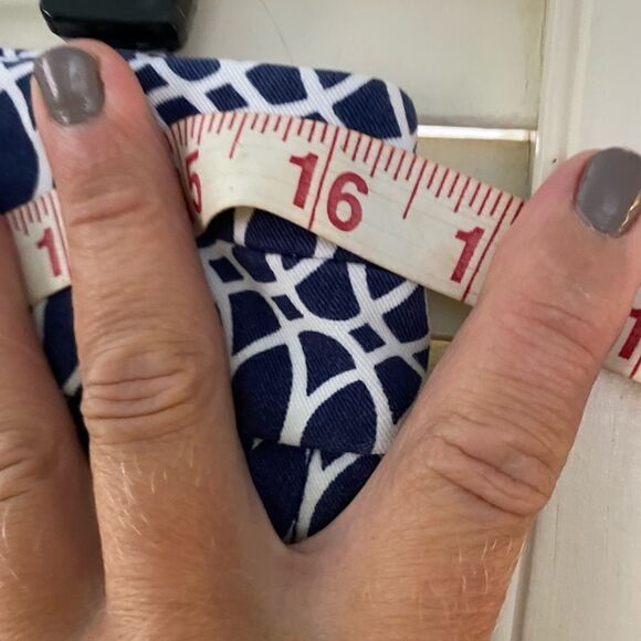 Lily Pulitzer navy white Capri pants - Picture 4 of 5